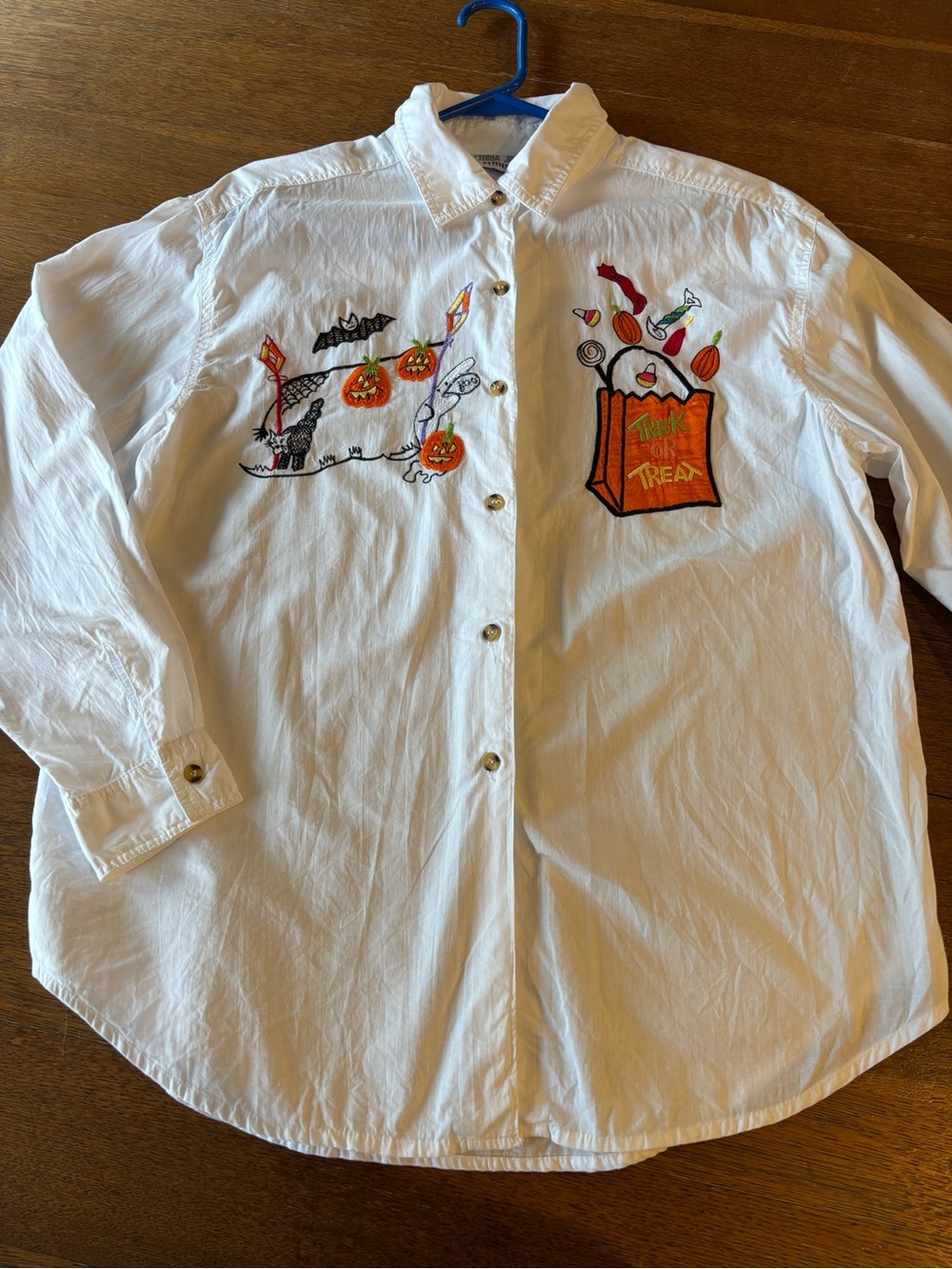 Victoria Jones Woman White Halloween Embroidered Button-Up Blouse